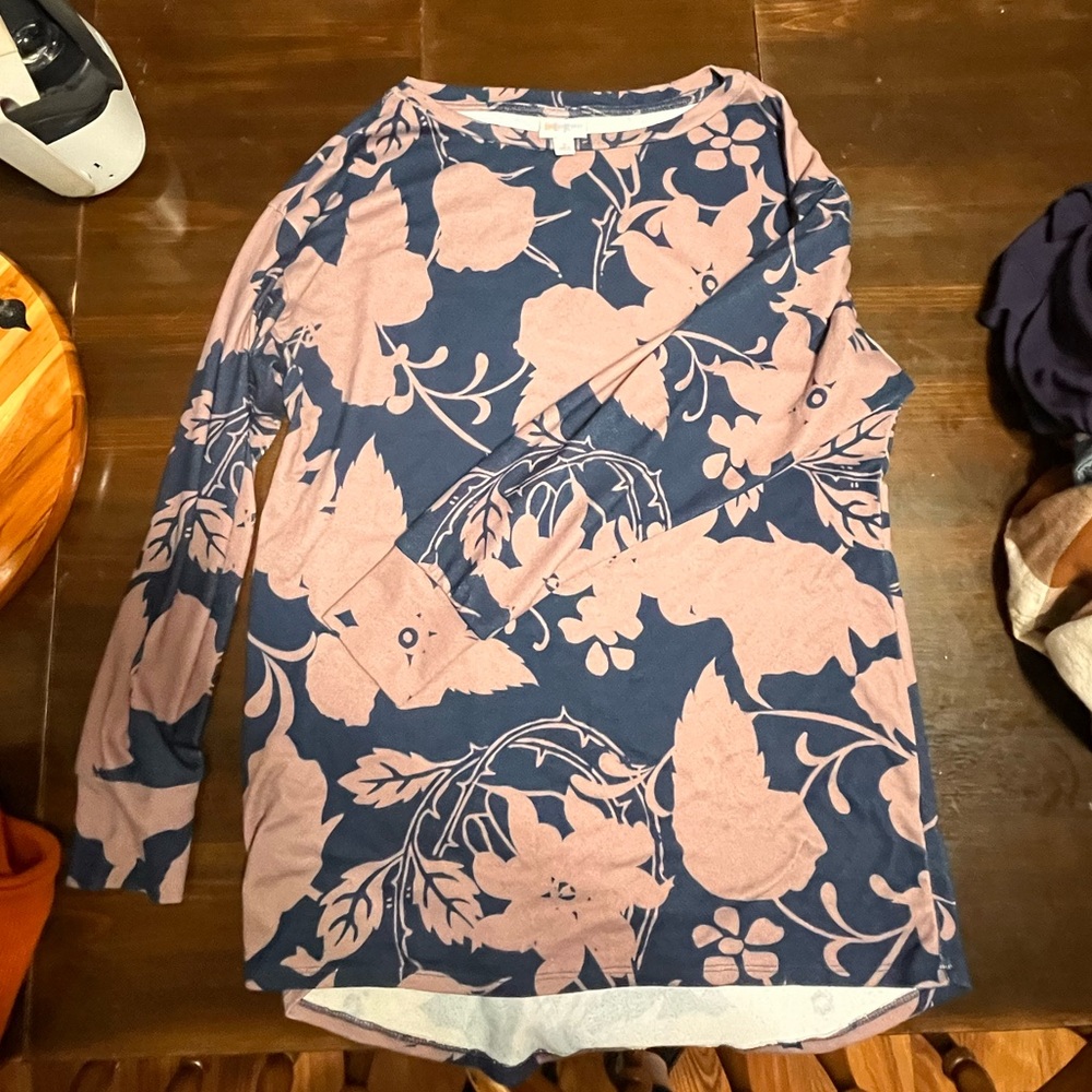 LuLaRoe Nora Shirt Size Small